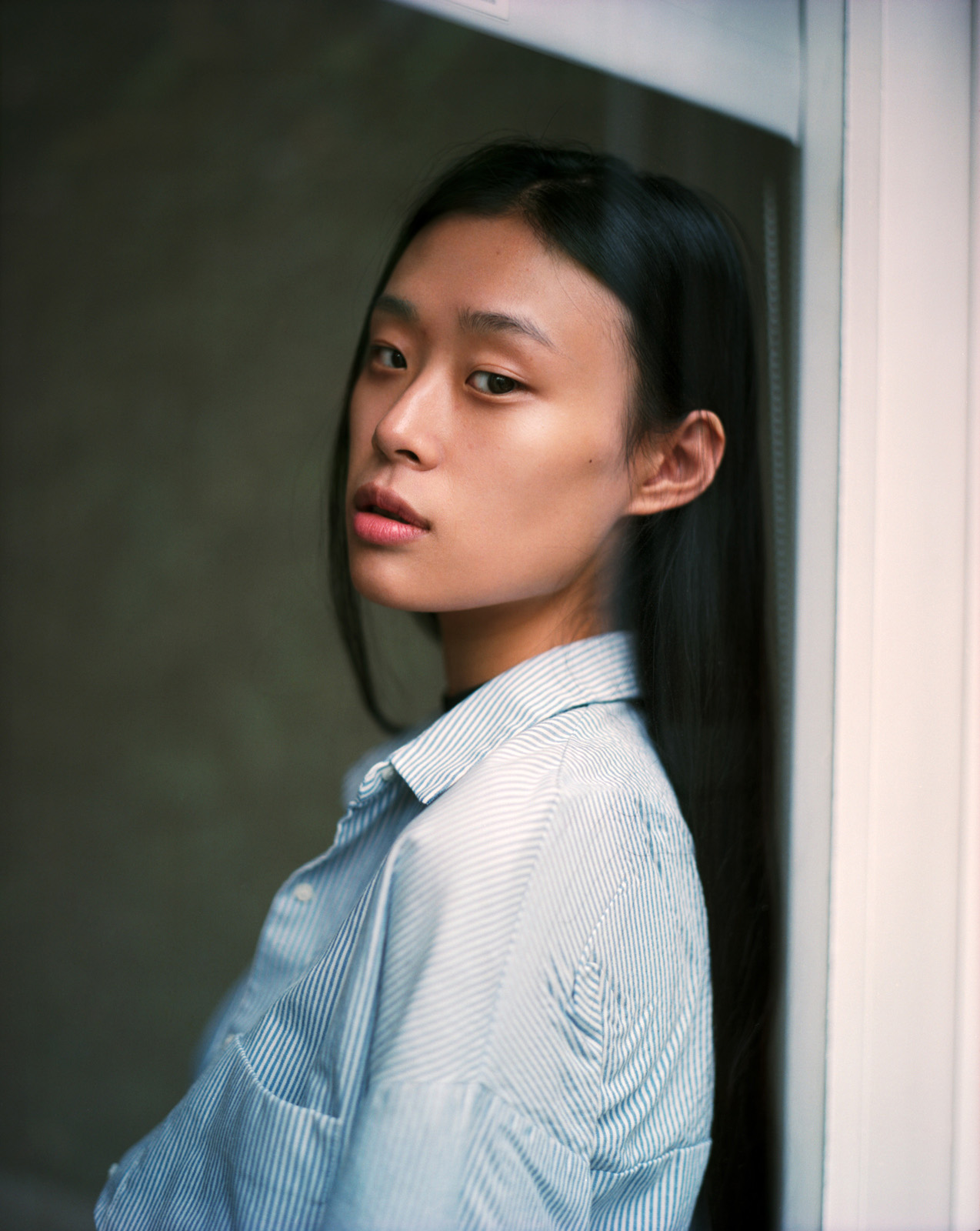 Meng Meng Wei, Model portrait, black and white photo.